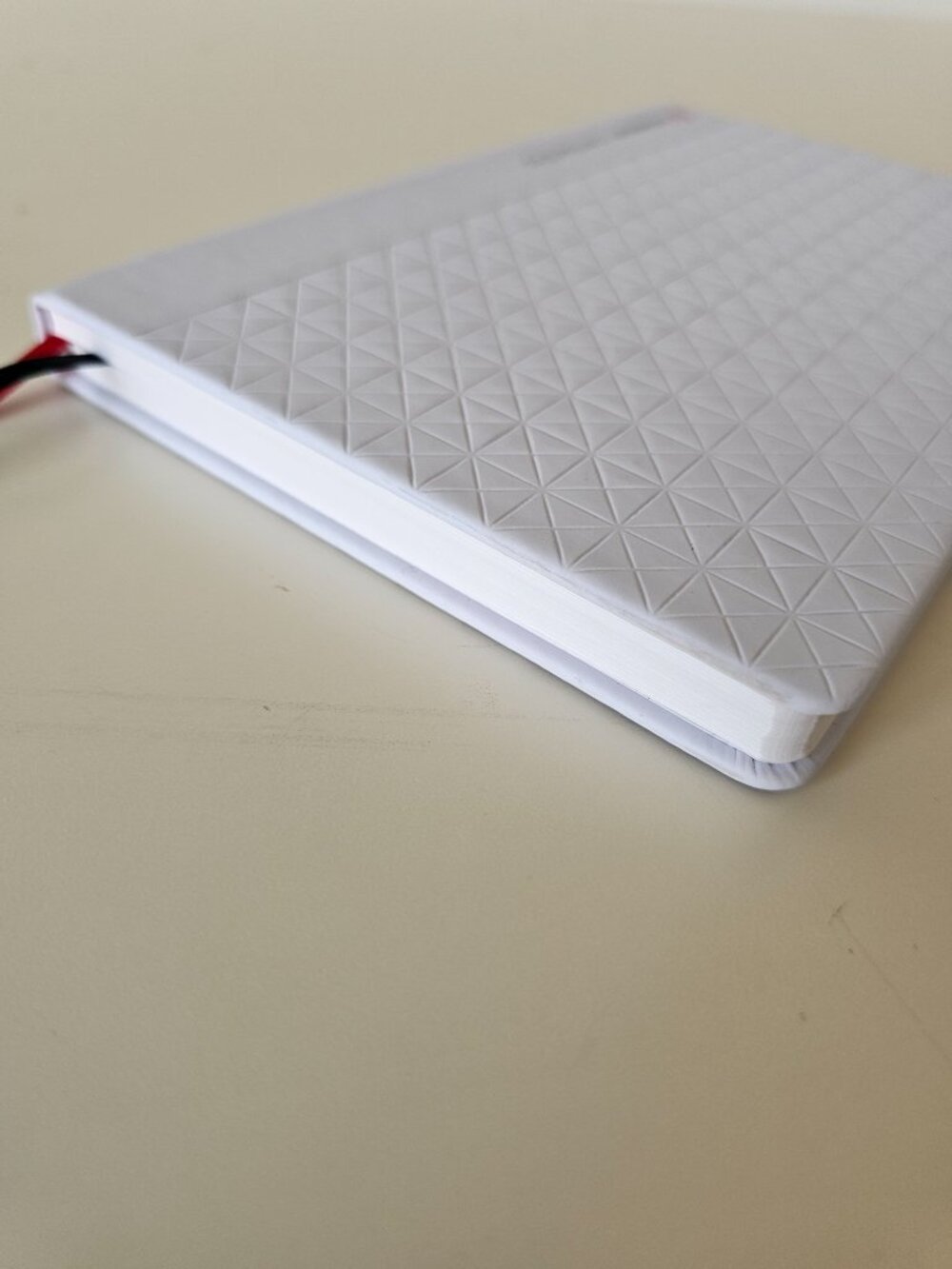 New LULULEMON White Membership Notepad Notebook Red & Black Ribbon Bookmarks - Picture 7 of 8